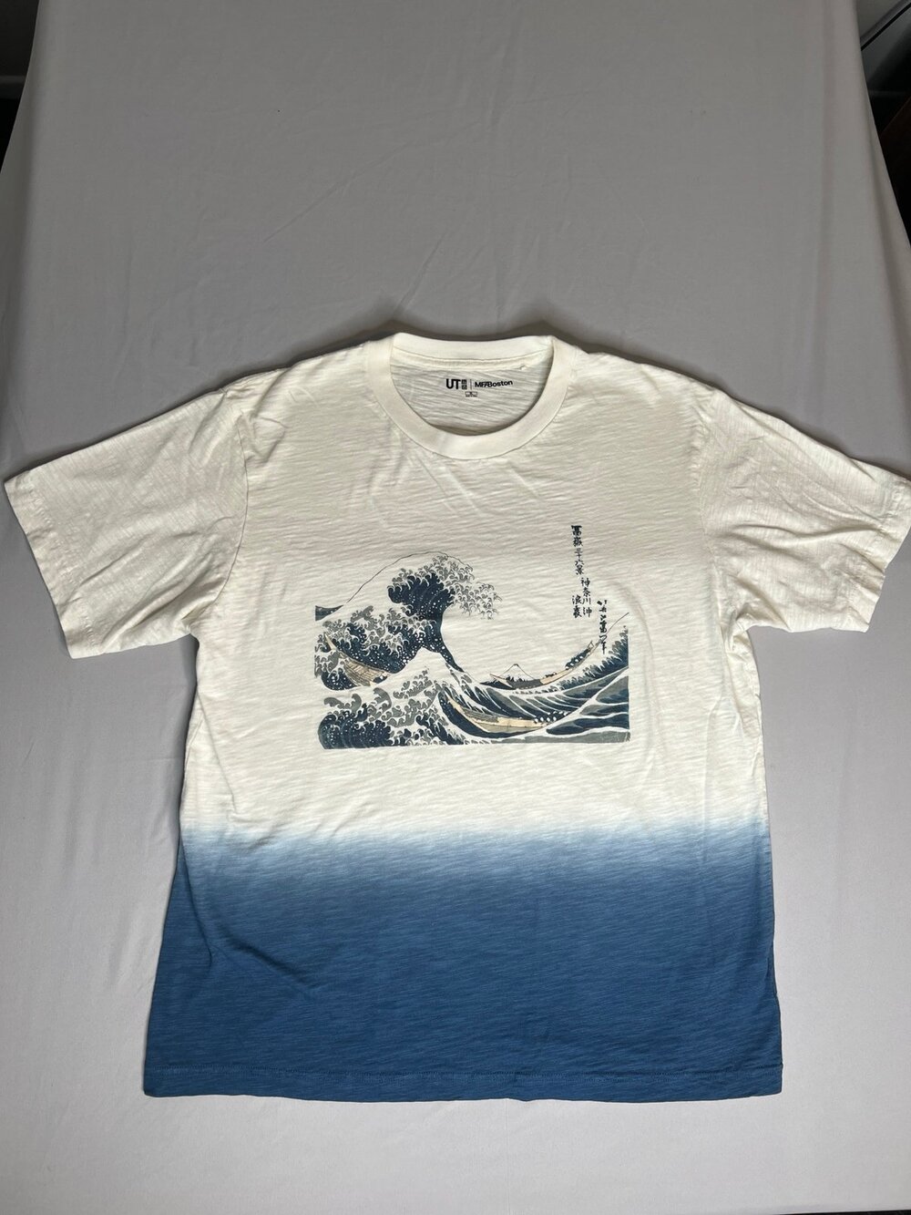 Xl Uniqlo Ukiyo-e UT graphic t-shirt featuring Hokusai's "The Great Wave off Kan